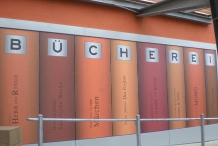 Eingangsbereich der Stadtteilbibliothek Steinbüchel
