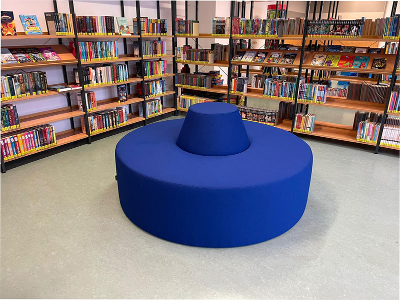 Schul- und Stadtteilbibliothek Opladen, Sofa